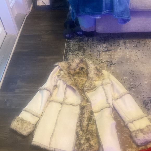 Bebe coat that is very stylish and sexy.  Nice and warm inside.  Great coat! - Picture 3 of 4